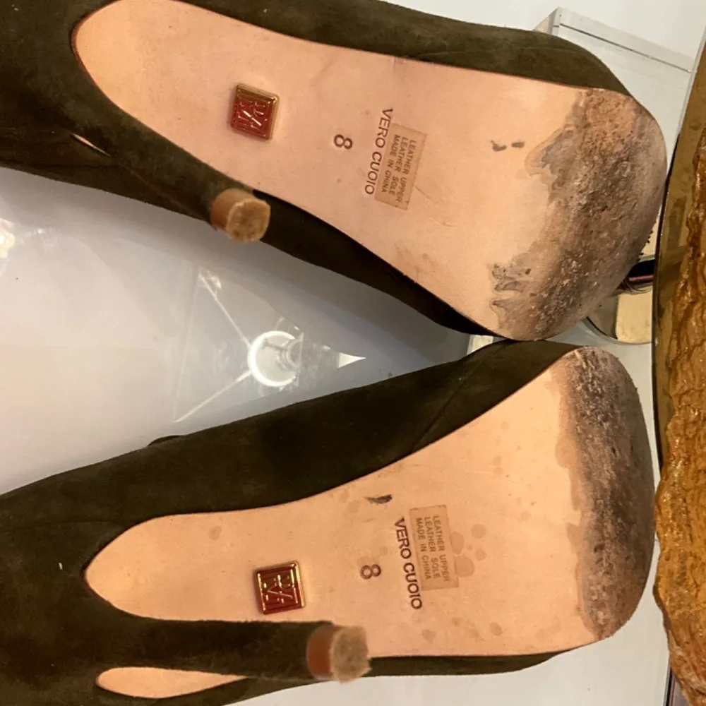 POUR LA VICTOIRE OLIVE GREEN SUEDE PEEP TOE BOOTIES♥️♥️♥️